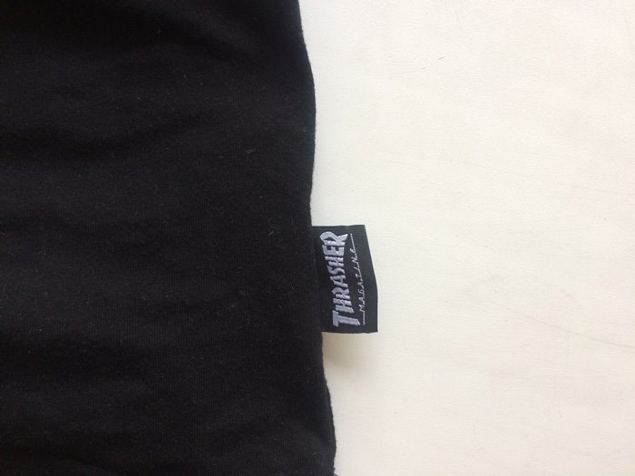 Ярлык Thrasher сбоку